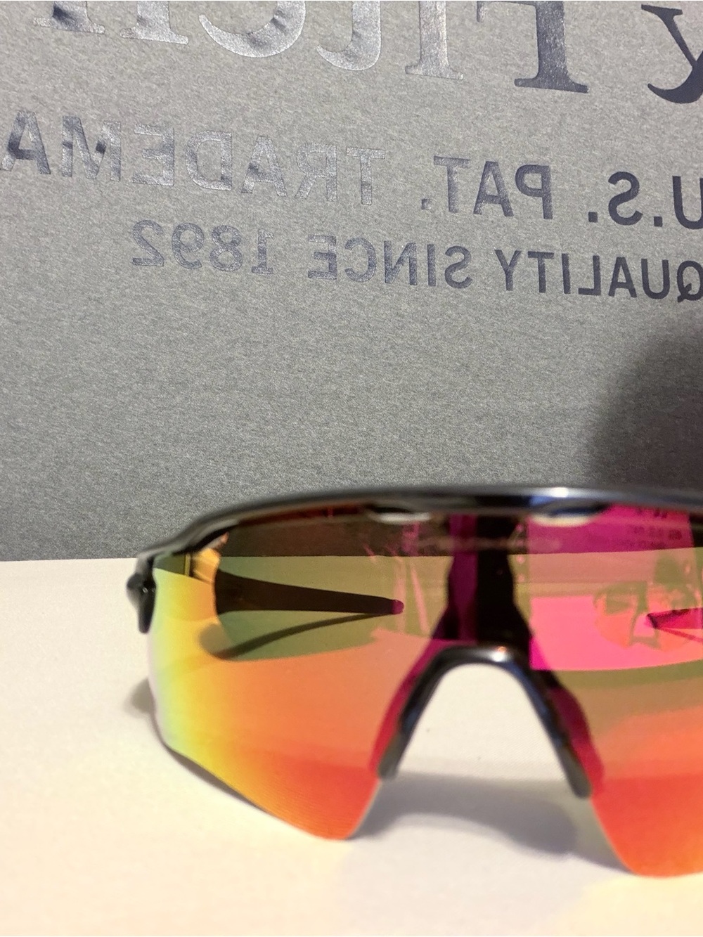 NEW Men’s Oakley Sunglasses with Red-Orange Mirrored Lens and Black Frame - Picture 2 of 6
